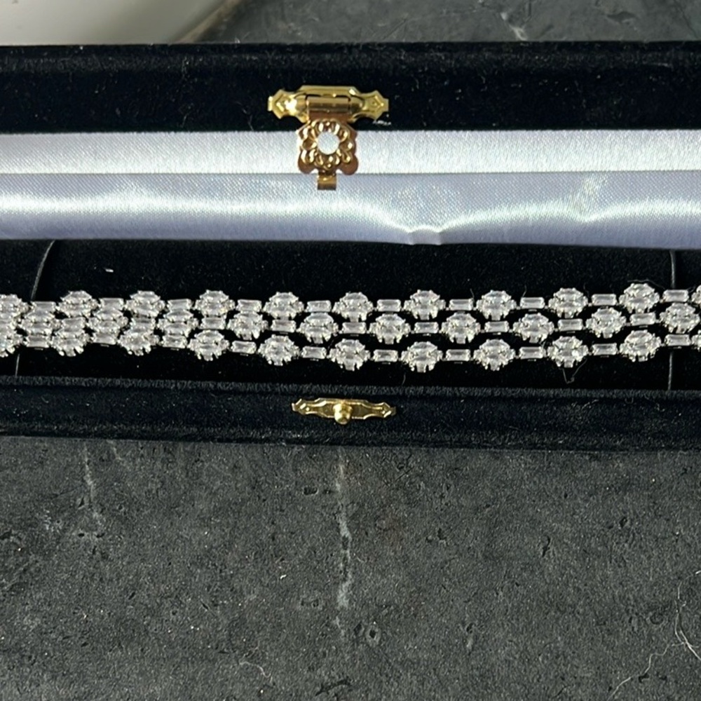 Tennis bracelet